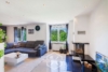 Familientraum mit Naturkulisse und Pool - Wohnzimmer
